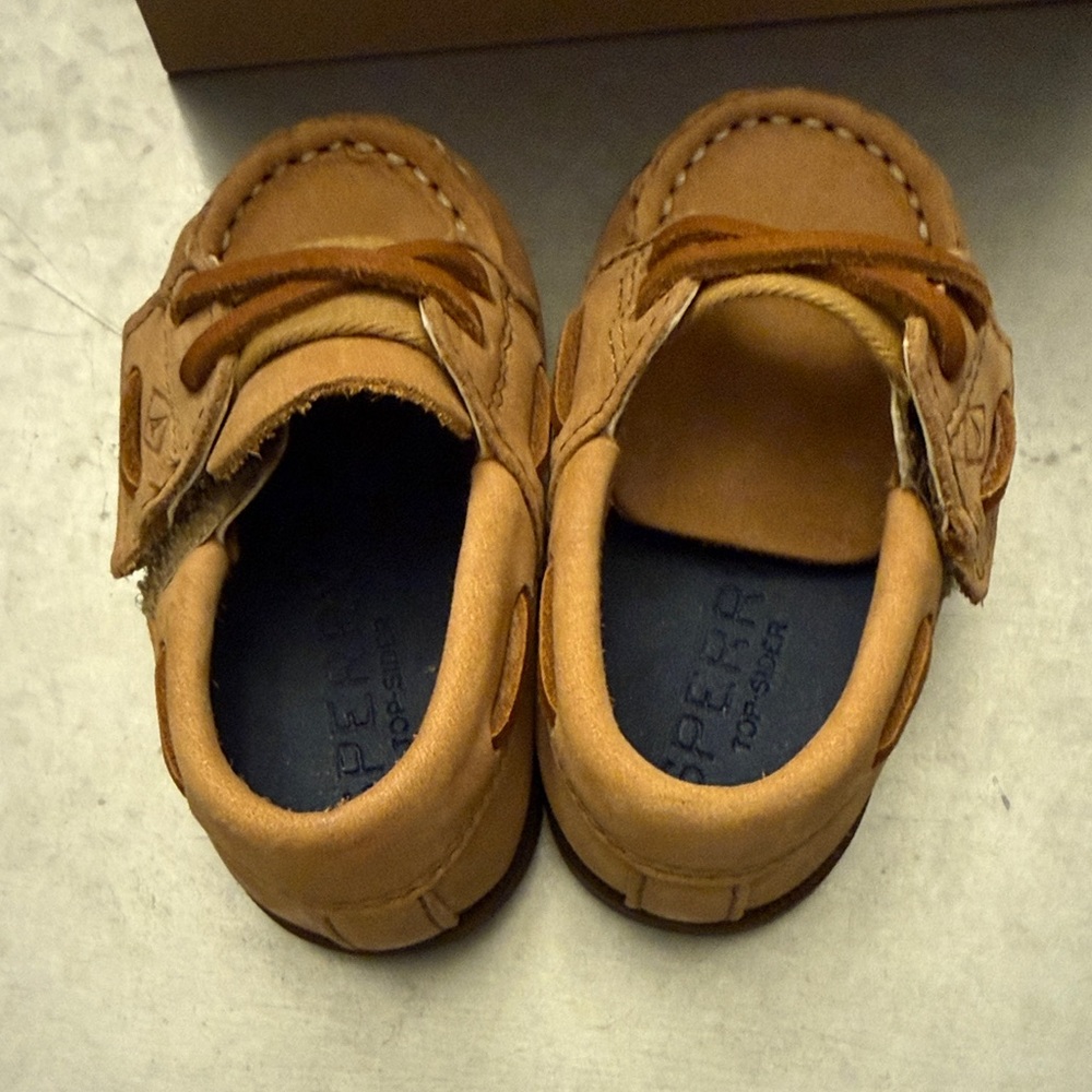 Sperry Kids Light Brown Moccasins. Size 2. Original box - Picture 2 of 4